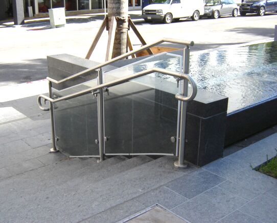 Dual Glass Panel Retainer Design - Image 12