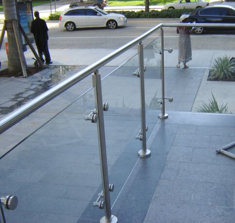 Dual Glass Panel Retainer Design - Image 11