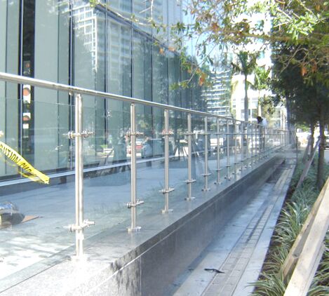 Dual Glass Panel Retainer Design - Image 8