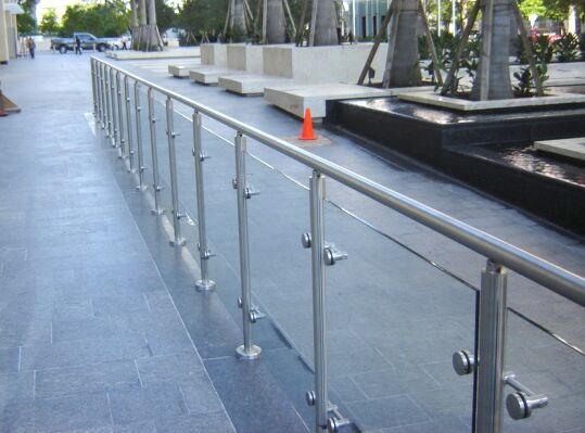 Dual Glass Panel Retainer Design - Image 5